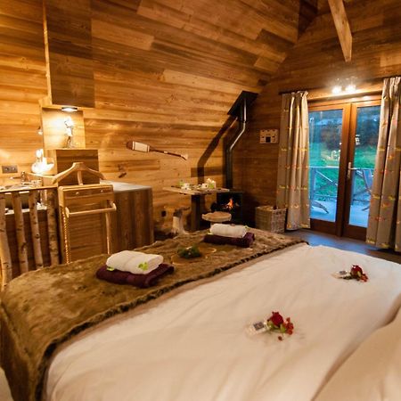 Aqualodge Hotel Insolite Ermeton-sur-Biert Buitenkant foto