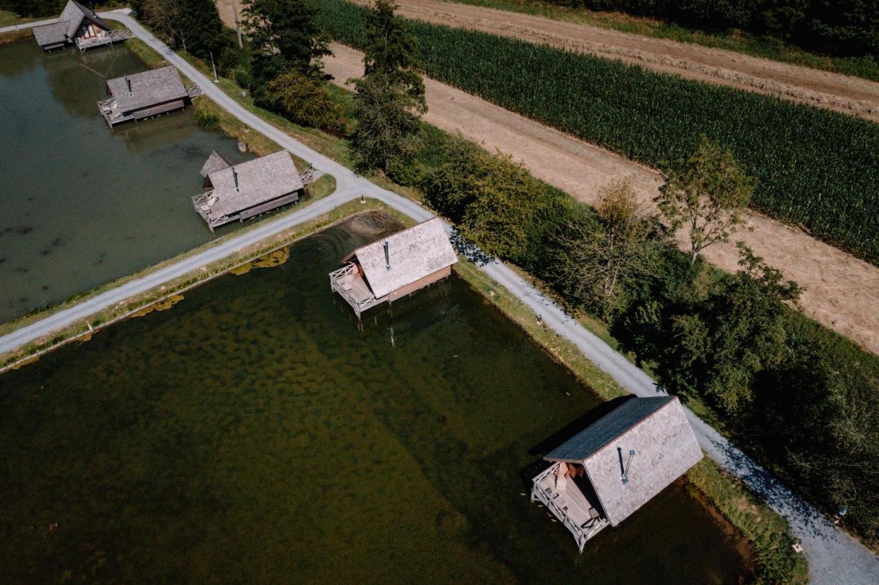 Aqualodge Hotel Insolite Ermeton-sur-Biert Buitenkant foto