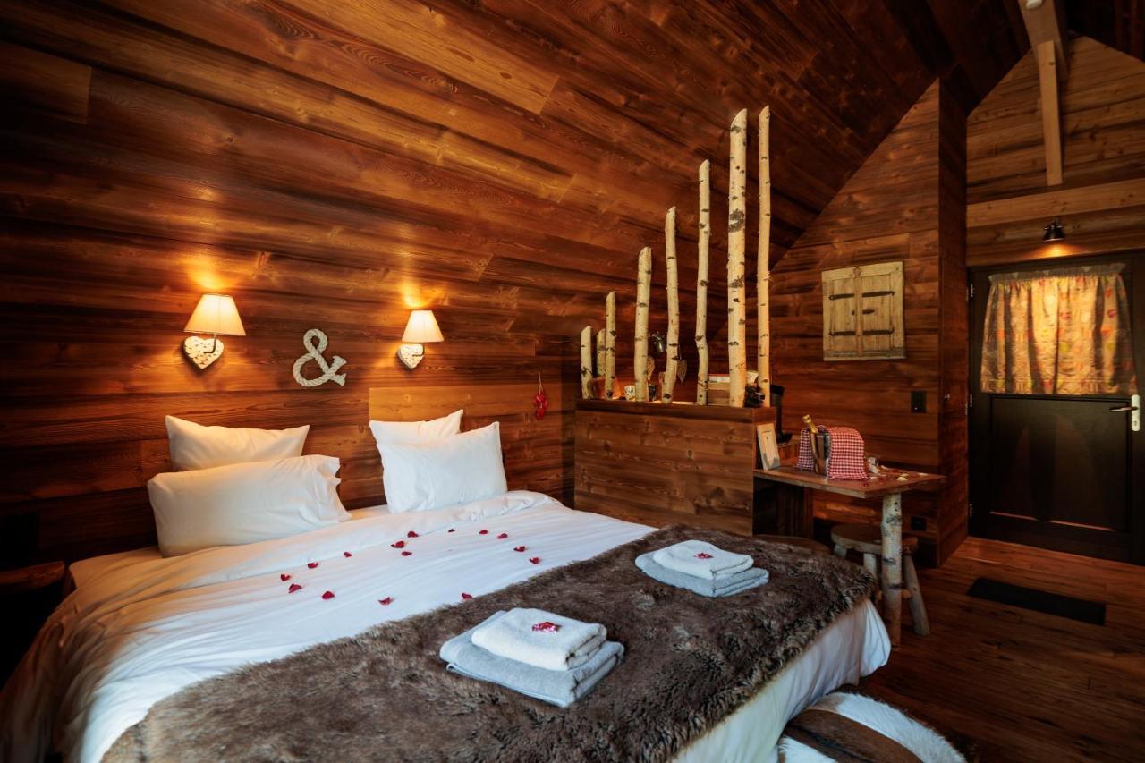 Aqualodge Hotel Insolite Ermeton-sur-Biert Buitenkant foto