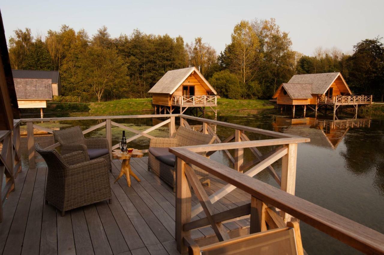Aqualodge Hotel Insolite Ermeton-sur-Biert Buitenkant foto