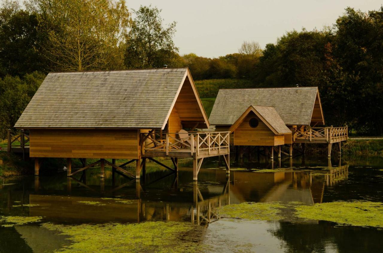 Aqualodge Hotel Insolite Ermeton-sur-Biert Buitenkant foto
